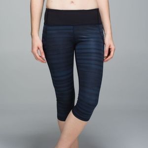 Lululemon Run: Top Speed Crop Good Vibes Deep Navy Black / Black
